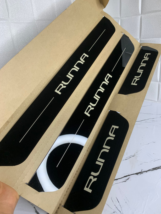 پارکابی طرح شیشه ای خودرو رانا